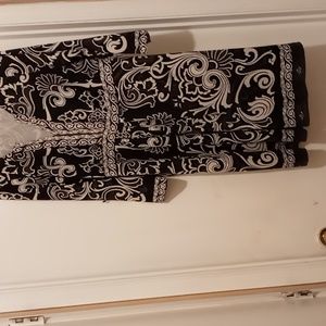 Women's long sleeved v black and white neck dress